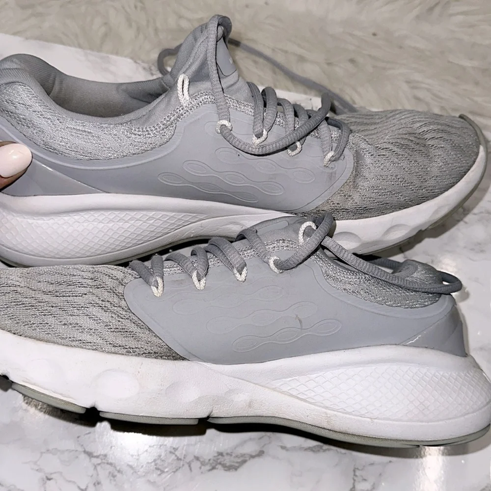 Under Armour Vantage Light Gray Athletic men’s Sneakers size 10